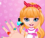 Baby Barbie salonul de unghii