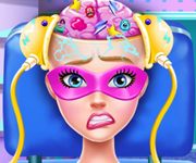Super Barbie operatie pe creier