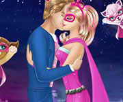 Super Barbie si Ken saruturi